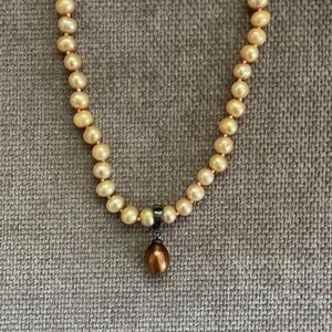 Champagne pearl necklace with removable pearl drop